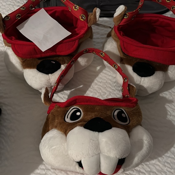 Buc-ee’s | Cutest Ever! Plush Beaver (face) Gift & Goodie Basket (see video!) - Picture 5 of 13